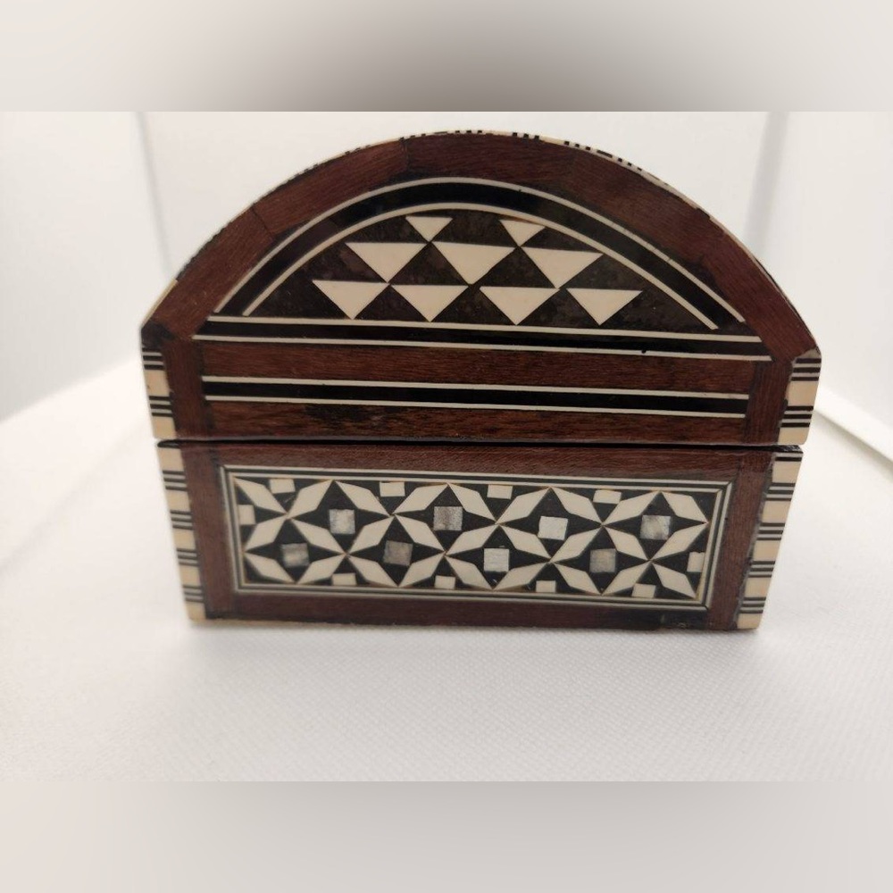 Egyptian Mother of Pearl Jewel Box with Lock and Key - Picture 10 of 15